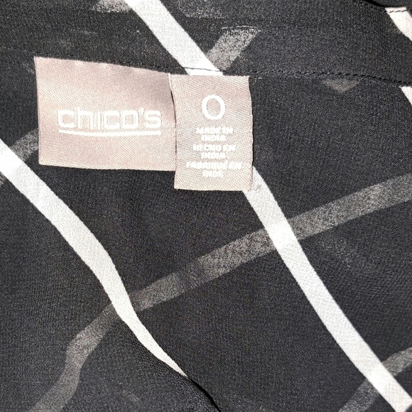 Chicos blouse size 0 = a size small A-46 5/$25 - Picture 3 of 3